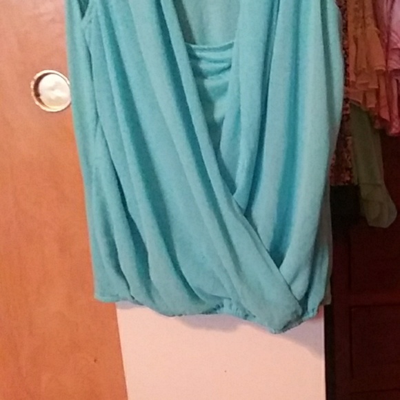 Top - Picture 2 of 4